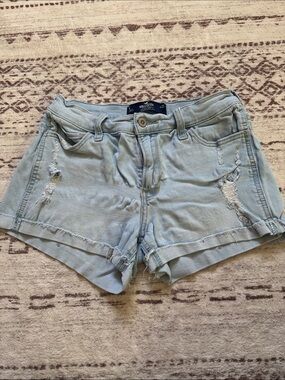 Hollister Light Wash Distressed Denim Shorts mid rise short 3” size 5